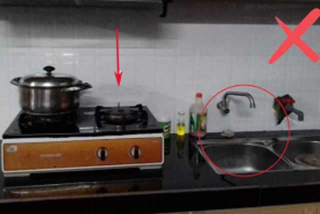 Bếp là nơi đón lộc, giữ chân Thần Tài: Có 5 dấu hiệu này gia chủ quanh năm khốn khó