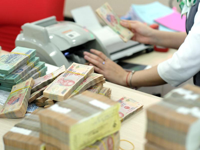 Cạn room tín dụng, ngân hàng đẩy mạnh thu ngoài lãi