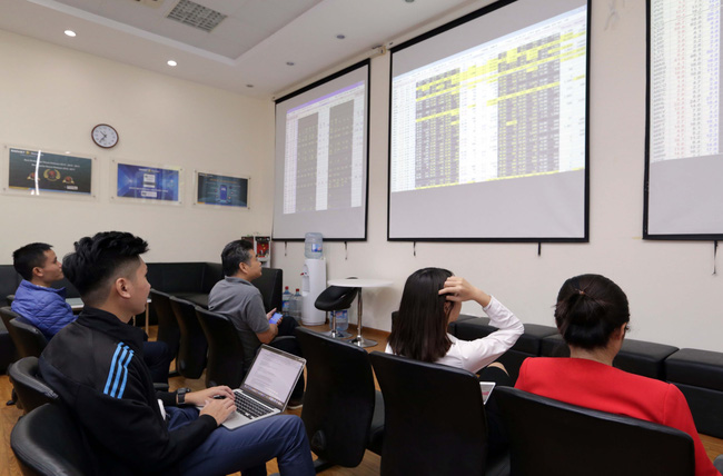 Nhà đầu tư chứng khoán được bán cổ phiếu, nhận tiền sớm hơn 1 ngày