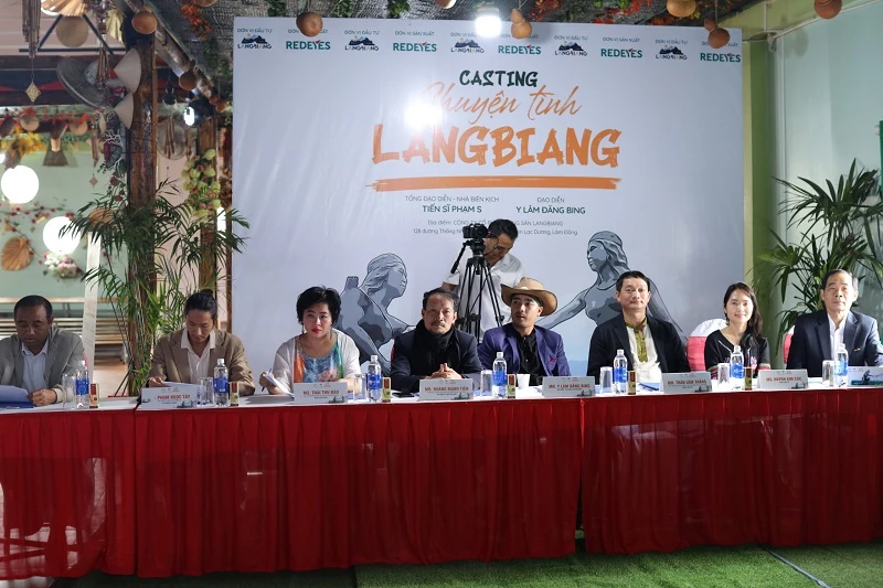 Ban giám khảo buổi casting diễn viên phim "Chuyện tình LangBiang" của Kỷ lục gia thế giới - Tiến sĩ Phạm S.