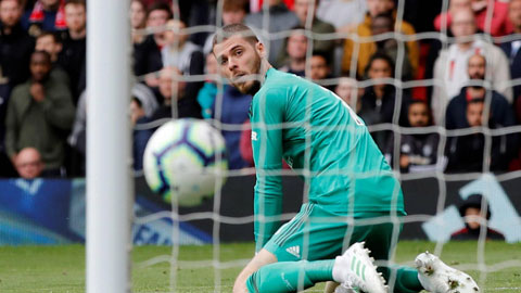 HLV Ten Hag không có lựa chọn khác ngoài De Gea