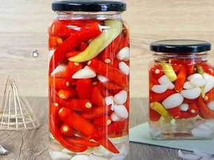 Tỏi ngâm giấm làm theo những bước này không bị xanh, không nổi váng mà lại để được lâu