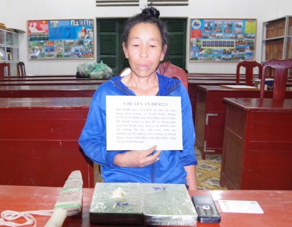 Bắt đối tượng nữ vận chuyển 2 bánh heroin