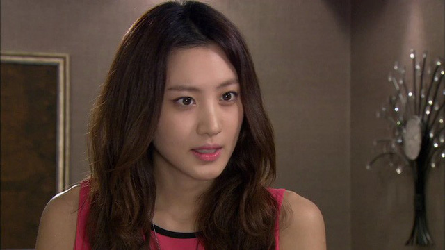 Em chồng đòi mua xe xịn dù không có đồng nào, tôi giao tiền nhưng kèm điều kiện khiến cô ta không dám nhận