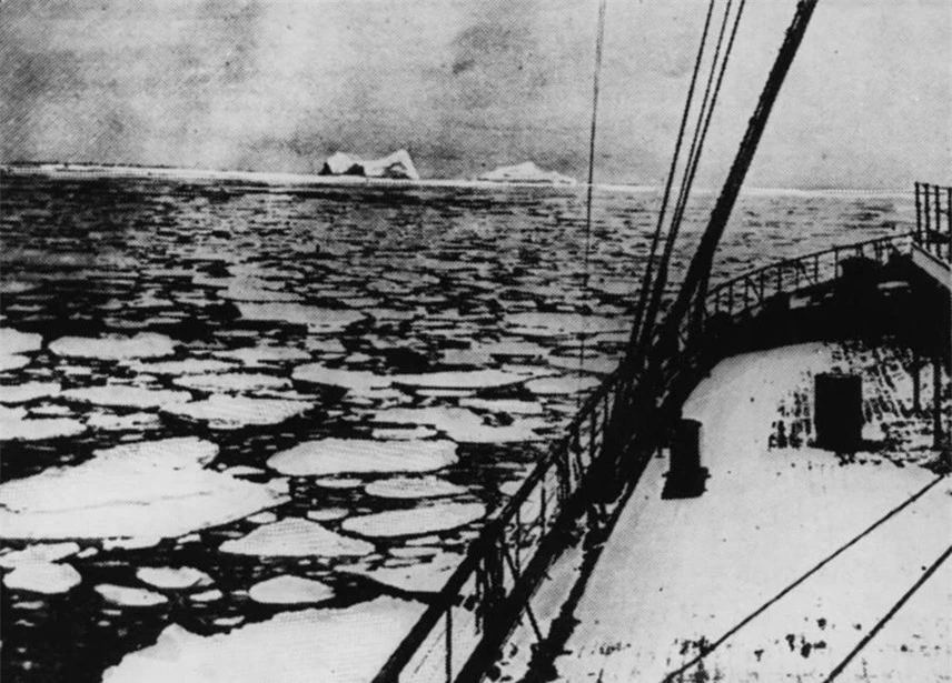 Ảnh chụp ng&agrave;y 4/4/1912 cho thấy những tảng băng tr&ecirc;n biển đ&atilde; xuất hiện từ trước khi thảm họa xảy ra v&agrave;i ng&agrave;y.