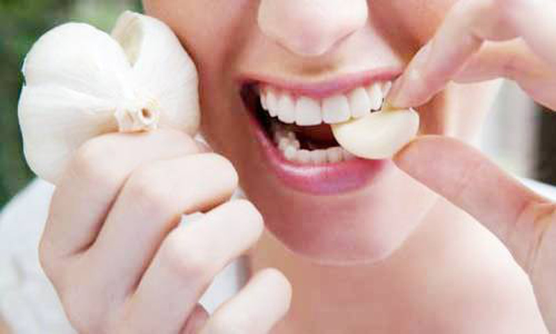 Bí quyết ăn tỏi mà không bị mùi