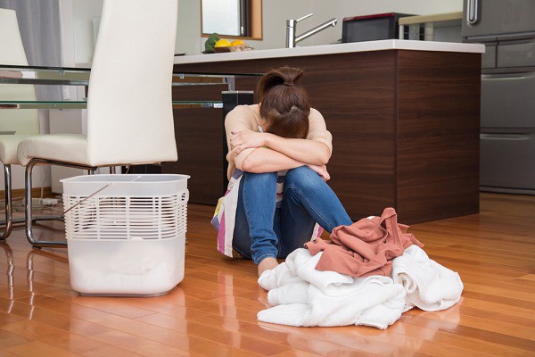 Sáng nào chồng cũng đi tập thể dục lúc 5h, đều đặn suốt 2 tháng, sự thật choáng váng chỉ bại lộ khi tôi vô tình nhìn thấy tấm lót giày của anh