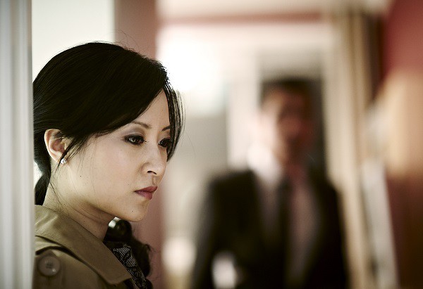 2 năm nay tôi không dám mua quần áo mới vì nghĩ nhà mình nghèo, khi biết lương chồng tôi hận anh thấu xương