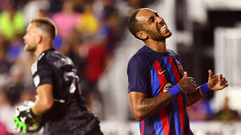 Aubameyang gia nhập Chelsea sẽ giúp Barca gỡ bài toán đau đầu