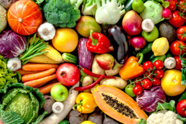 4 loại rau ăn sống hơn luộc chín, 7 loại rau nấu chín mới được ăn