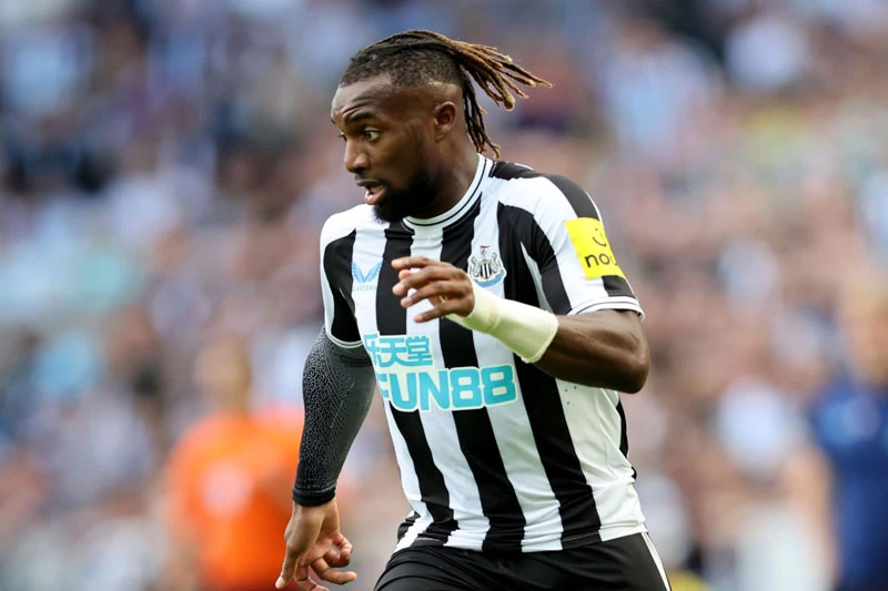 Tiền vệ phải: Allan Saint-Maximin (Newcastle).