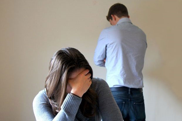 Sai lầm trong đêm liên hoan công ty, tôi sợ hãi khi phải đối mặt với cả 2 người đàn ông