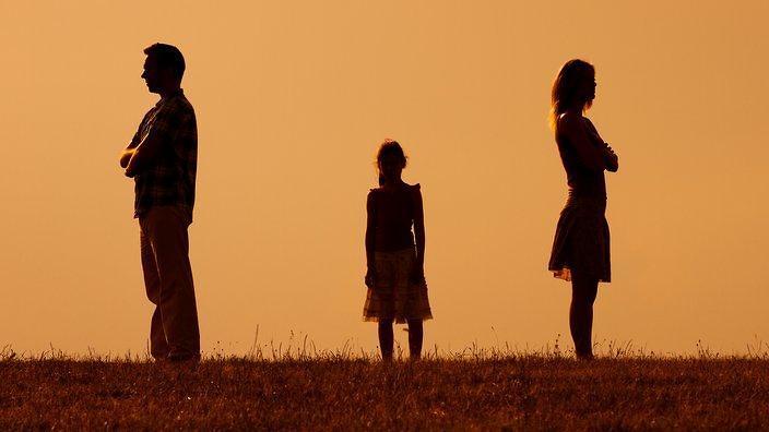 Phát hiện bố ngoại tình nên quyết tâm theo dõi, tôi chết lặng khi 'mặt đối mặt' với ả tình nhân