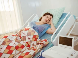 Đi sinh gặp người yêu cũ, anh hỏi nhẹ 1 câu khiến cả nhà chồng tôi giận đùng đùng bỏ về rồi gửi cả dâu lẫn cháu bên ngoại