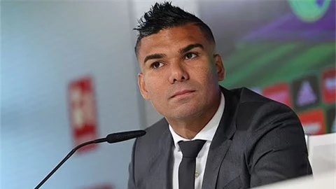 Casemiro cầu xin Ronaldo ở lại Man United