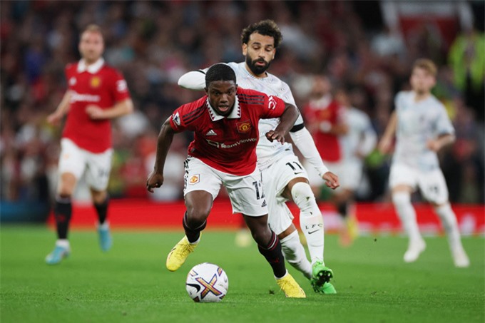 Malacia đã khóa chặt Salah ở trận derby nước Anh