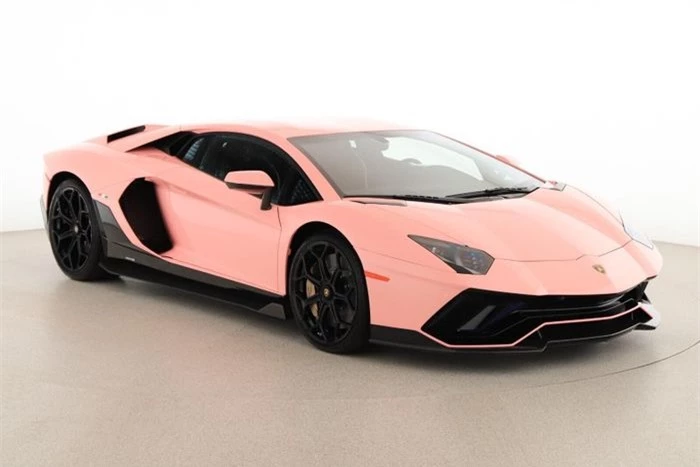  Aventador LP 780-4 Ultimae là biến thể cuối cùng trước khi Lamborghini chấm dứt sản xuất dòng xe sử dụng động cơ đốt trong V12 hút khí tự nhiên. 