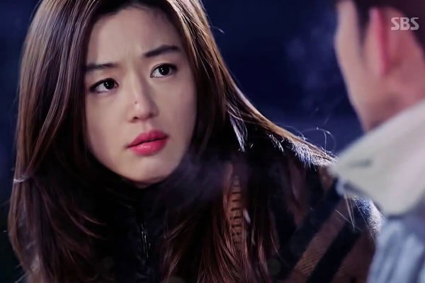 Em chồng thường xuyên mỉa mai đẻ 2 con gái chỉ lỗ vốn, tôi bực mình đáp trả một câu khiến cô ta nổi sung