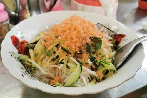 Món bún dân dã chẳng qua chế biến cầu kỳ lại vô cùng hút khách ở Hà Tiên