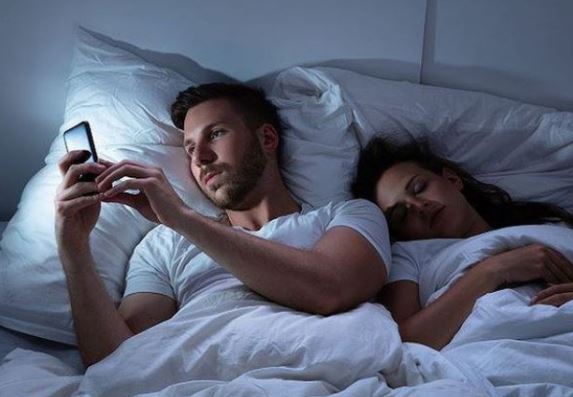 Đi du lịch cùng chồng, chưa kịp vui mừng vì như được nghỉ tuần trăng mật lại hứng chịu sốc từ chồng