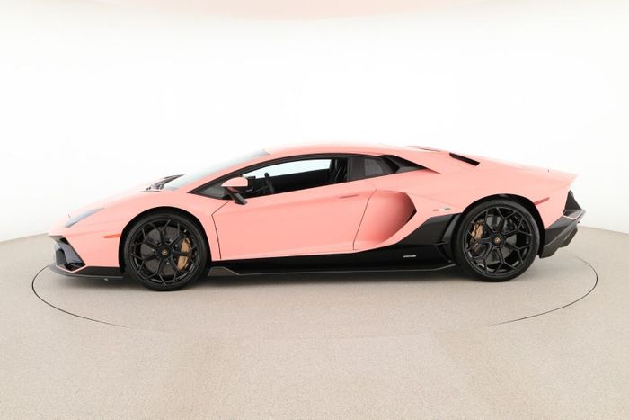 Ngắm siêu xe Lamborghini Aventador Ultimae màu hồng giá 1 triệu USD
