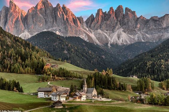 Rặng núi Dolomities phía Bắc nước Ý: Kiệt tác thiên nhiên được UNESCO công nhận là di sản thế giới