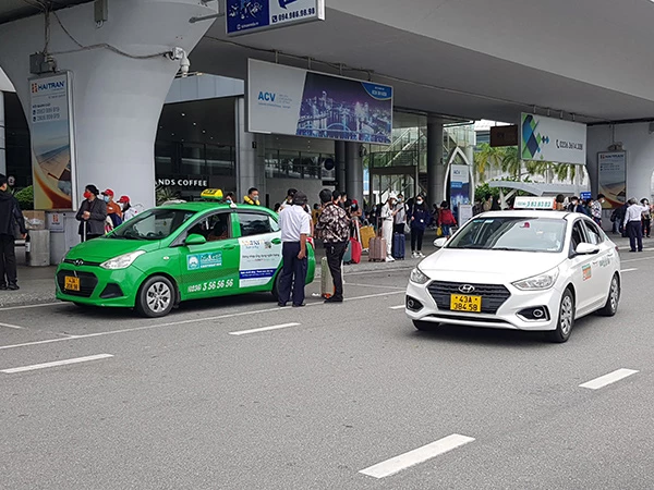 Sở GTVT Đà Nẵng yêu cầu yêu cầu các hãng taxi nghiêm cấm tài xế có các hành vi từ chối khách đi gần tại sân bay, nhà ga và bến xe trong dịp Lễ 2/9 sắp tới