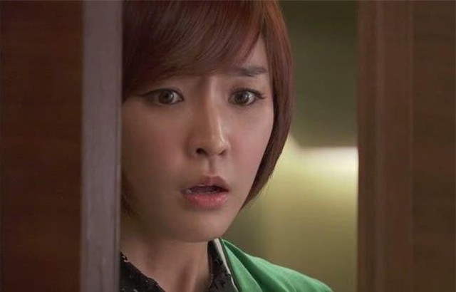 Nửa đêm xuống nhà tìm chồng, tôi chết lặng trước cảnh tượng trong phòng chị dâu