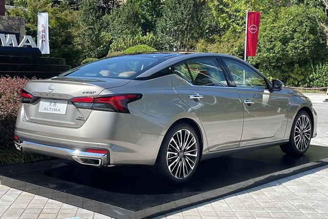 'Kẻ ngáng đường' một thời của Toyota Camry ra mắt bản nâng cấp mới