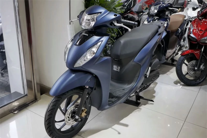 Honda Vision giảm mạnh bất ngờ, về tiệm cận giá niêm yết, thoát mác 'xe giới thượng lưu' 176084