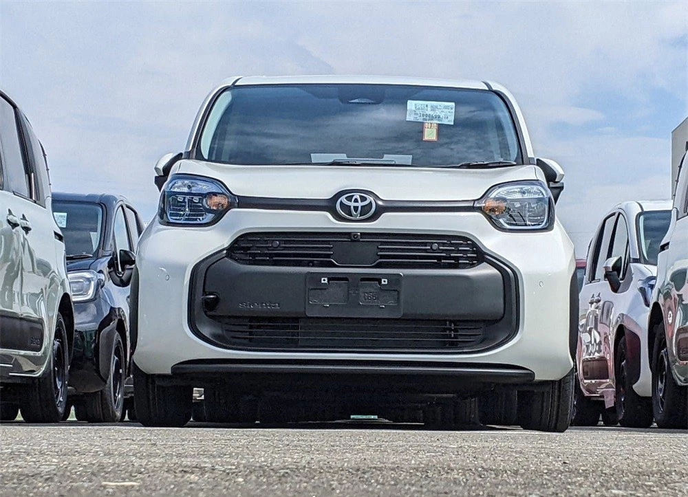 toyota-sienta-2023-3