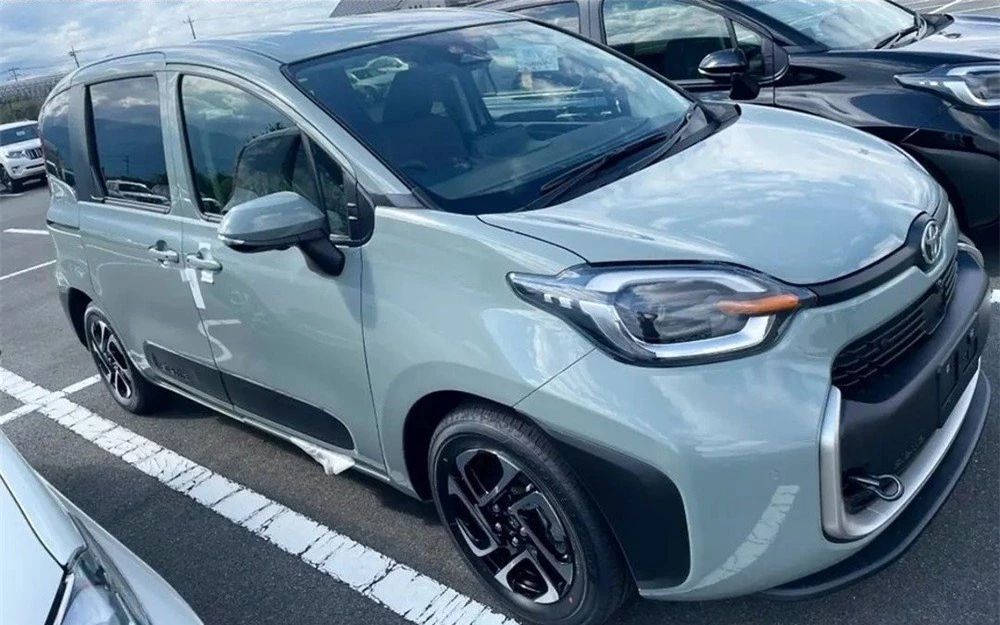 toyota-sienta-2023-5