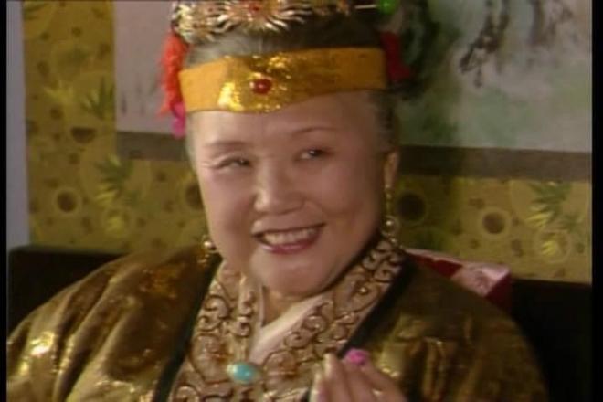 Giả mẫu trong 'Tân Hồng Lâu Mộng' không hề nhân từ như vẻ bề ngoài, từ một chi tiết nhỏ có thể nhận ra bà là một người độc ác cực độ!