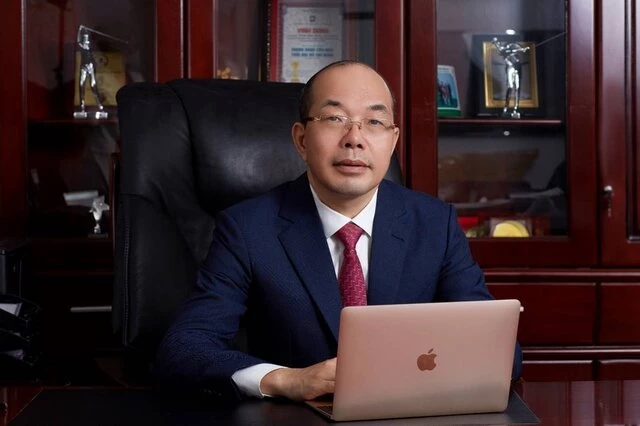 Ông Trịnh Văn Tuấn hiện đang là Chủ tịch HĐQT của Ngân hàng OCB. Ông cũng từng kinh doanh và khởi nghiệp với lĩnh vực mì gói và góp vốn thành lập Ngân hàng Thương mại Cổ phần Quốc tế (VIB).