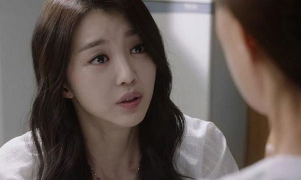 Uất nghẹn vì mâm cơm cữ của mẹ chồng, con dâu xin về ngoại thì nhận được tuyên bố 'xanh rờn'