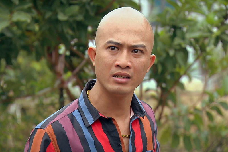 Ngang ngược như Doãn Quốc Đam: Yêu cầu đạo diễn thêm 1 vai, 'lột đồ' khắp đoàn làm phim