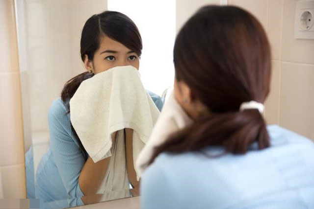 Khăn dùng lâu có mùi hôi và nhớt, làm theo cách này sạch gấp 10 lần giặt thông thường