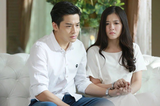 Làm dâu được 1 tuần, tình cờ lật chiếu giường ngủ bố mẹ chồng tôi run bần bật