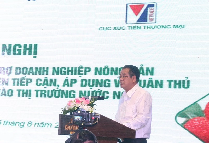 ông Dương Quốc Anh – Giám đốc Trung tâm XTĐTTM&DL tỉnh Lâm Đồng, phát biểu tại hội nghị.