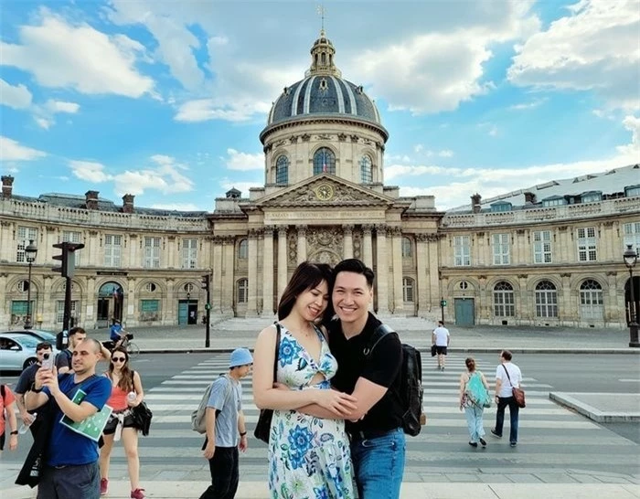 Chiều vợ bầu như sao Việt: người du lịch trời Âu, người cưng như ‘trứng mỏng’