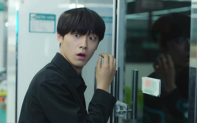 Hồn nhiên giới thiệu mẹ vợ là giúp việc, nhìn thứ bà lấy ra chồng tôi nghẹn đến tím mặt