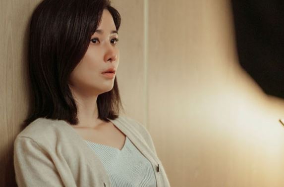 Chồng thân thiết với chị hàng xóm làm mẹ đơn thân, vợ muốn ly hôn khi biết được hành vi mờ ám giữa hai người