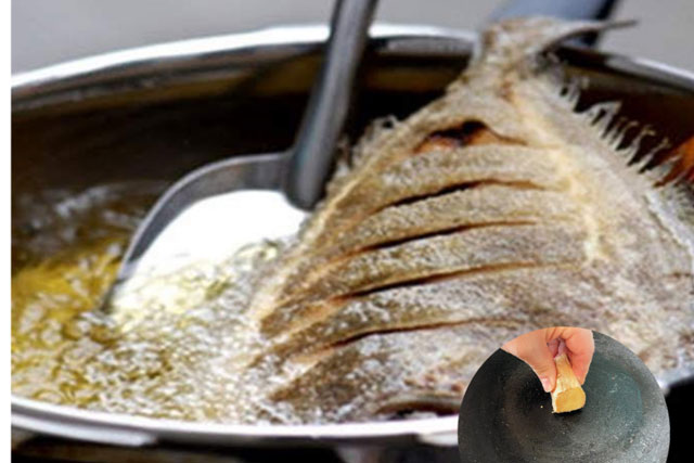 Rán cá thả ngay vào chảo sai bét: Xoa thêm thứ này cá giòn rụm, thơm lừng, không nát da dính chảo