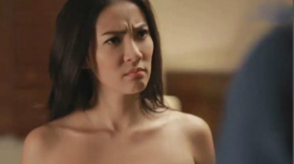 Đi công tác 2 tháng, vợ choáng váng phát hiện sự thật về chiếc lỗ nhỏ trong phòng tắm