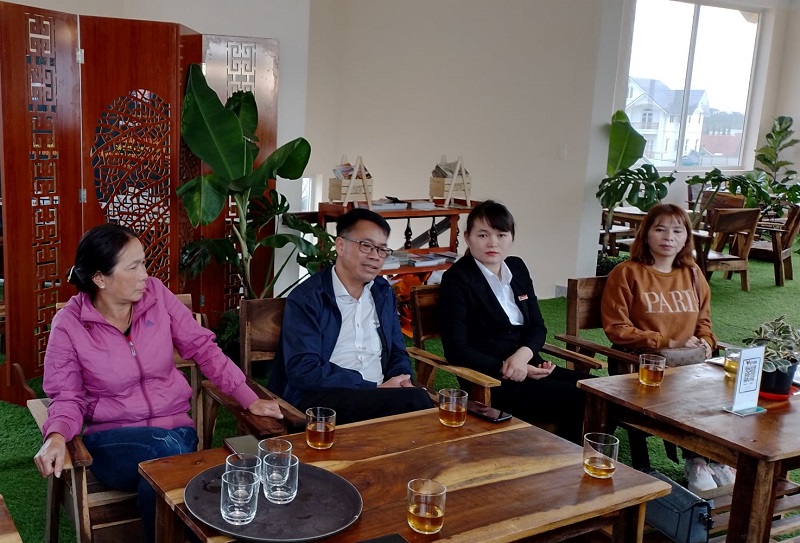 Ông Nguyễn Mạnh Hà – Giám đốc Agribank Lạc Dương chia sẻ với các doanh nghiệp tại buổi kết nối. 