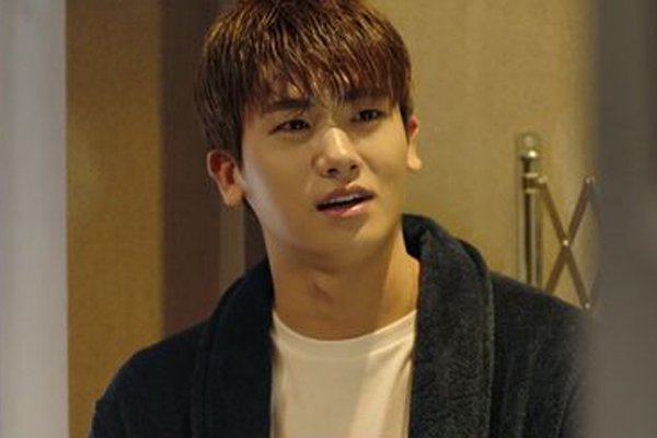 Giữ thân cho chồng tới ngày cưới, tôi sững sờ khi vừa cởi áo anh liền đắp chăn