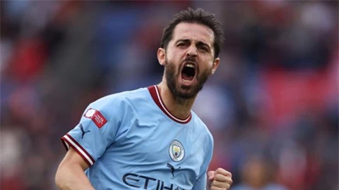 Bernardo Silva ở lại Man City, De Jong khó rời Barca