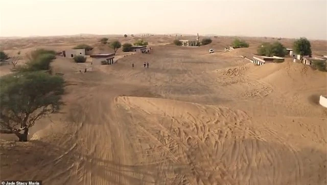 Ngôi làng bí ẩn trên sa mạc Dubai: Cứ tới đêm là biến mất rồi lại xuất hiện vào ban ngày - Ảnh 3.