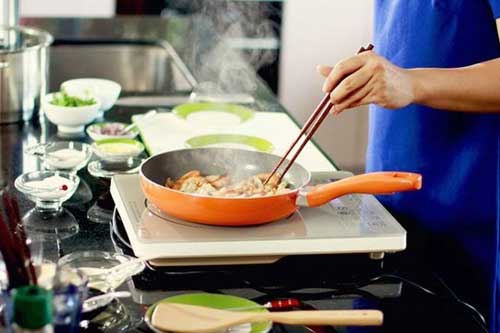 Những thói quen sai lầm khi nấu ăn khiến bạn vừa mất thời gian lại dễ rước bệnh vào người