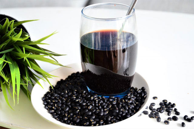 2 thời điểm vàng uống nước đậu đen giúp phụ nữ đẹp từ trong ra ngoài: Vừa giảm cân vừa đẹp da, thải độc